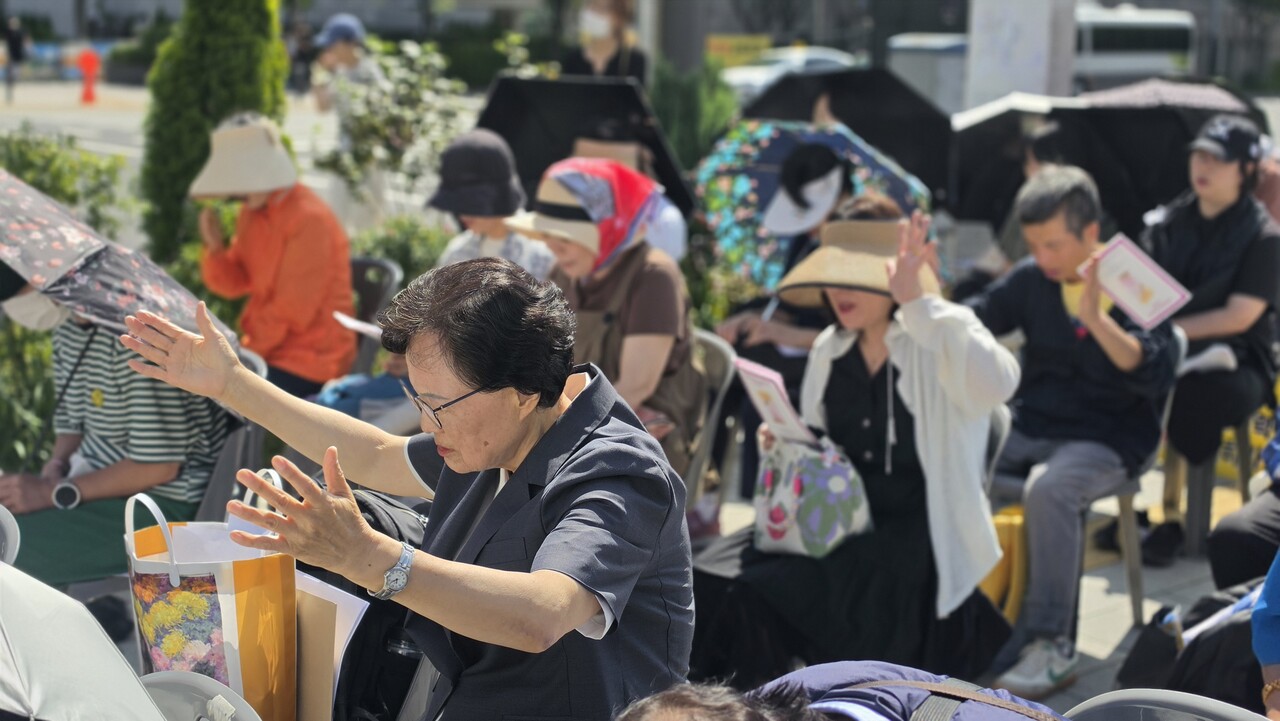 집회 성도들의 기도.jpg